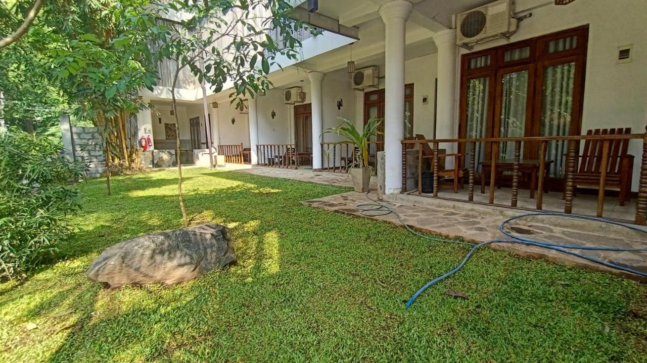 French Garden Канди Экстерьер фото
